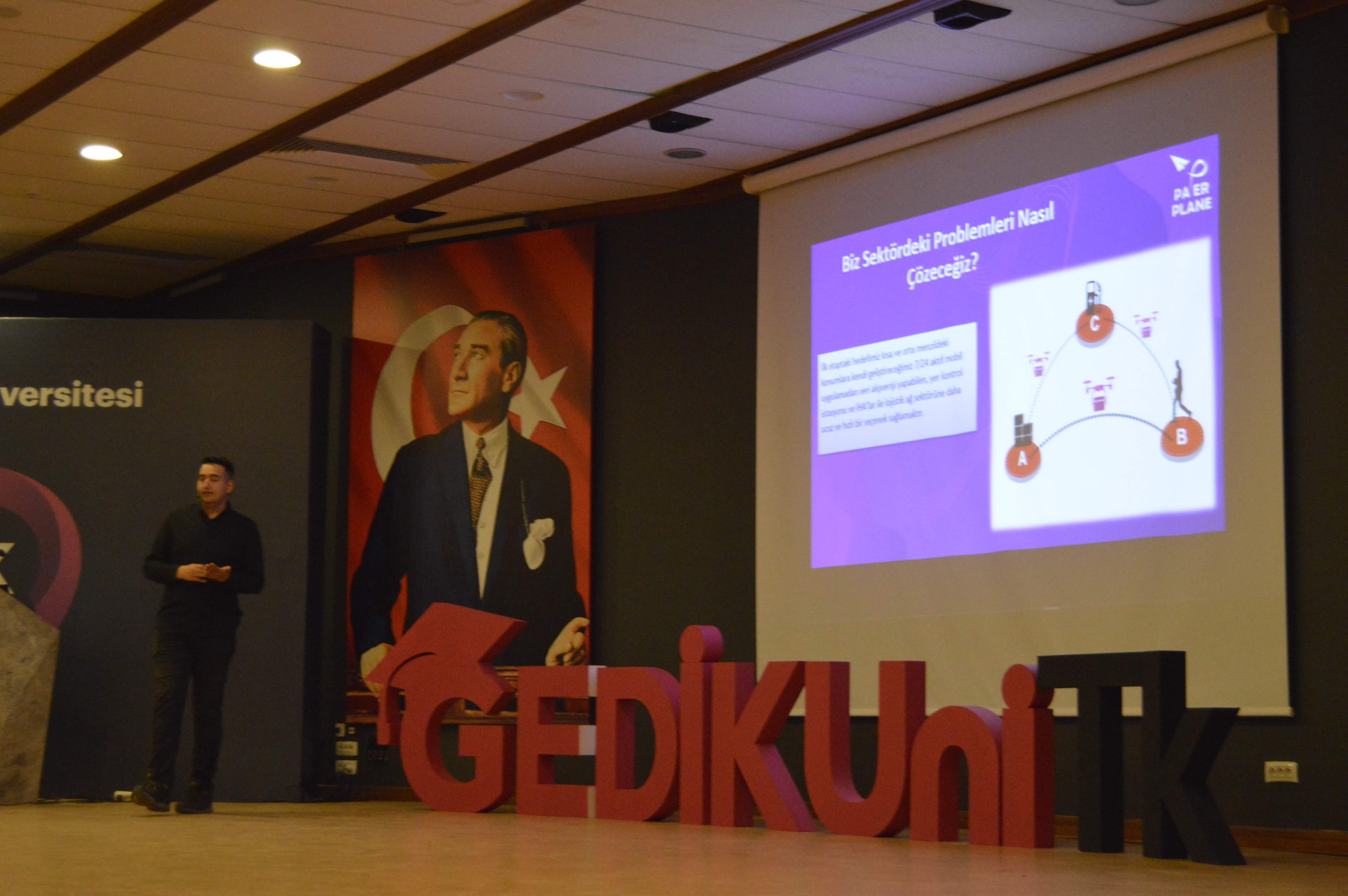“Biz Sektördeki Problemleri Nasıl Çözeceğiz?” slaytı: mobil yer kontrol istasyonları ve insansız hava araçlarıyla kurulan A–B–C teslimat ağı şeması